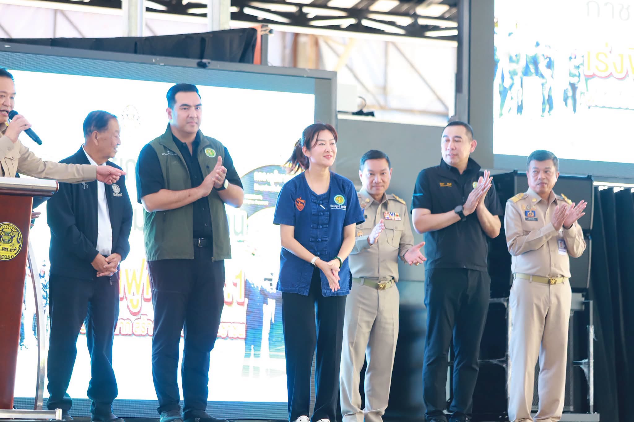 title - เลขาธิการ ส.ป.ก. พร้อมคณะ ร่วมลงพื้นที่กับคณะนายกรัฐมนตรี ติดตามการบริหารจัดการน้ำ เพิ่มศักยภาพระบายน้ำ ลดเสี่ยงน้ำท่วมหาดใหญ่ 